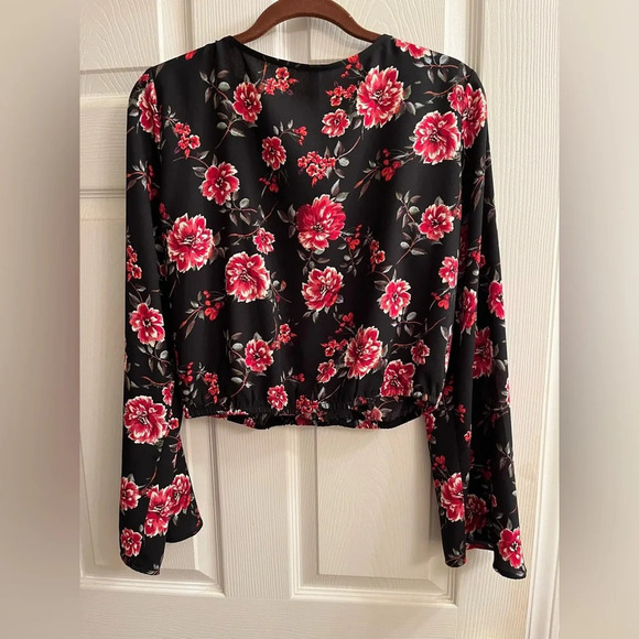 XHILERATION~RED FLORAL BLOUSE~NWOT~SM-M - Picture 2 of 7